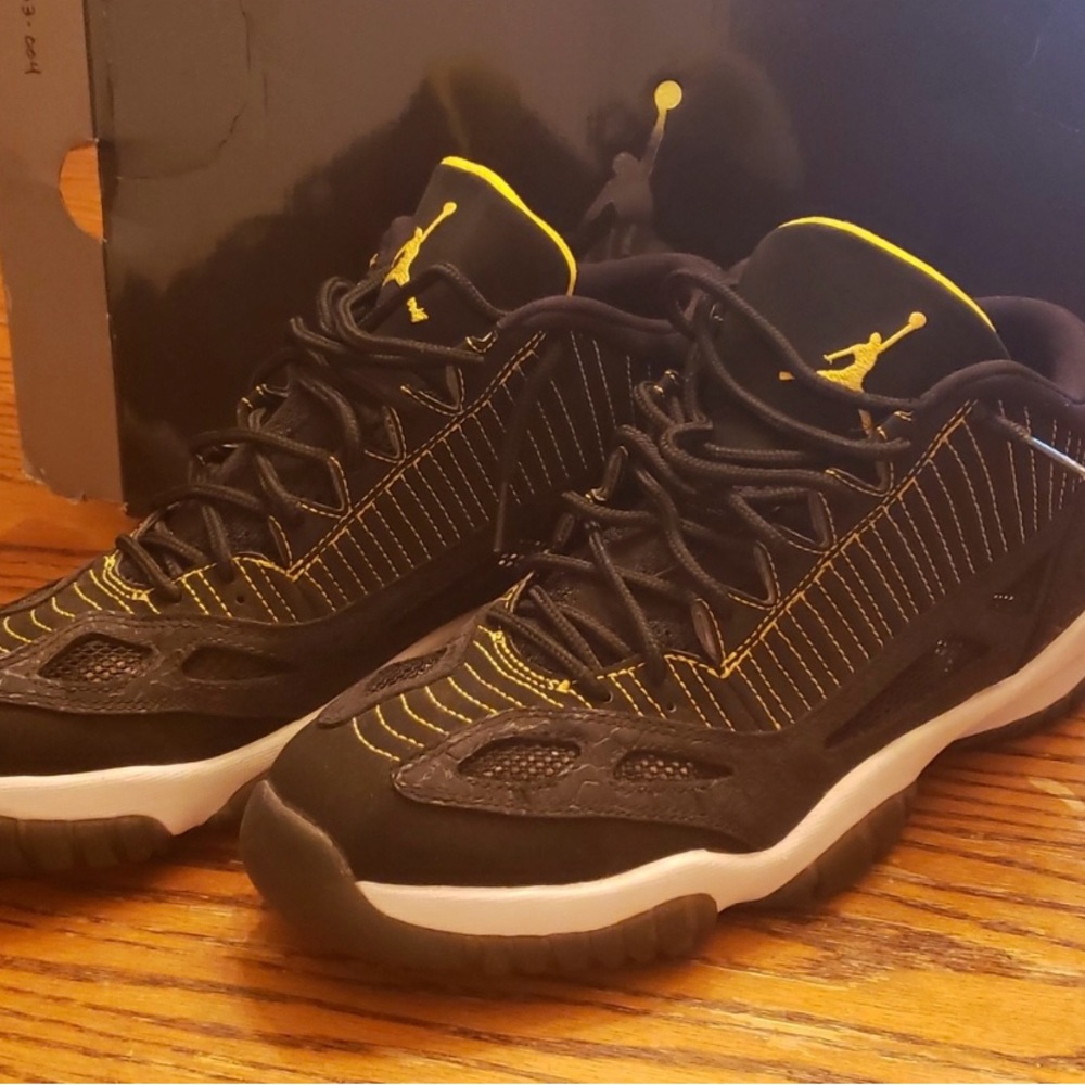 Jordan Retro 11. Size 12.